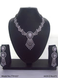 Tradition and Trend goes to a Party - Style 1 - Amaara World