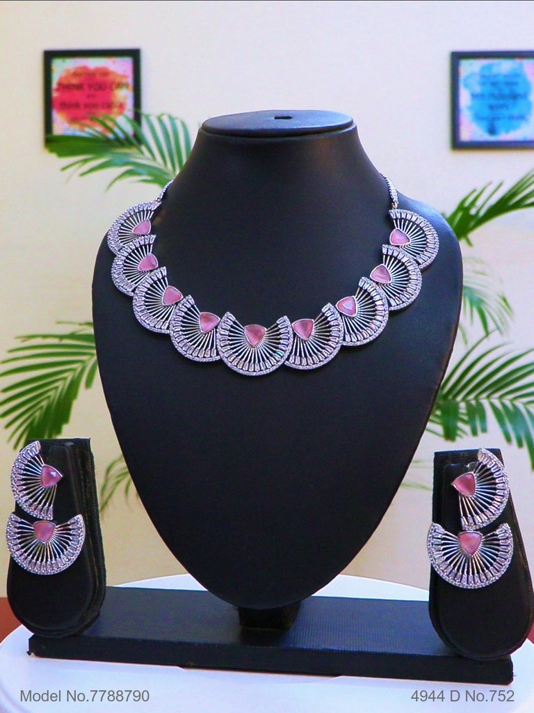 Traditional American Diamond Set - Amaara World
