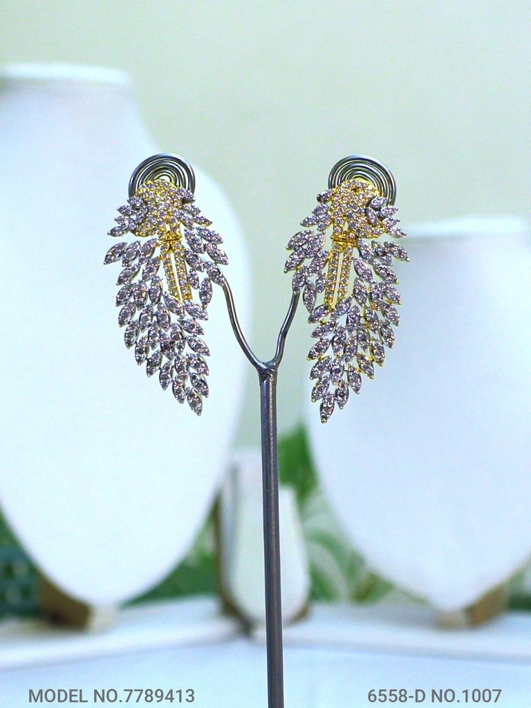 Traditional American Diamond Set - View 3 - Amaara World