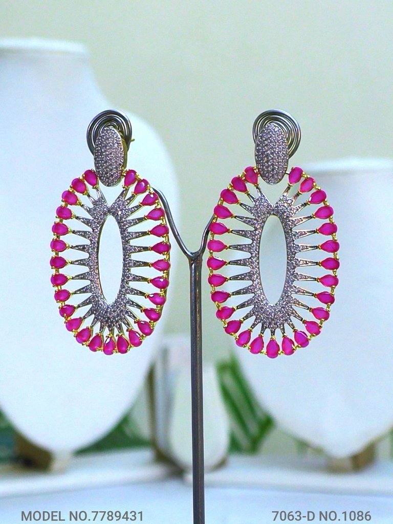 Handmade Traditional Masterpiece Zircon Jewelry Set - View 3 - Amaara World