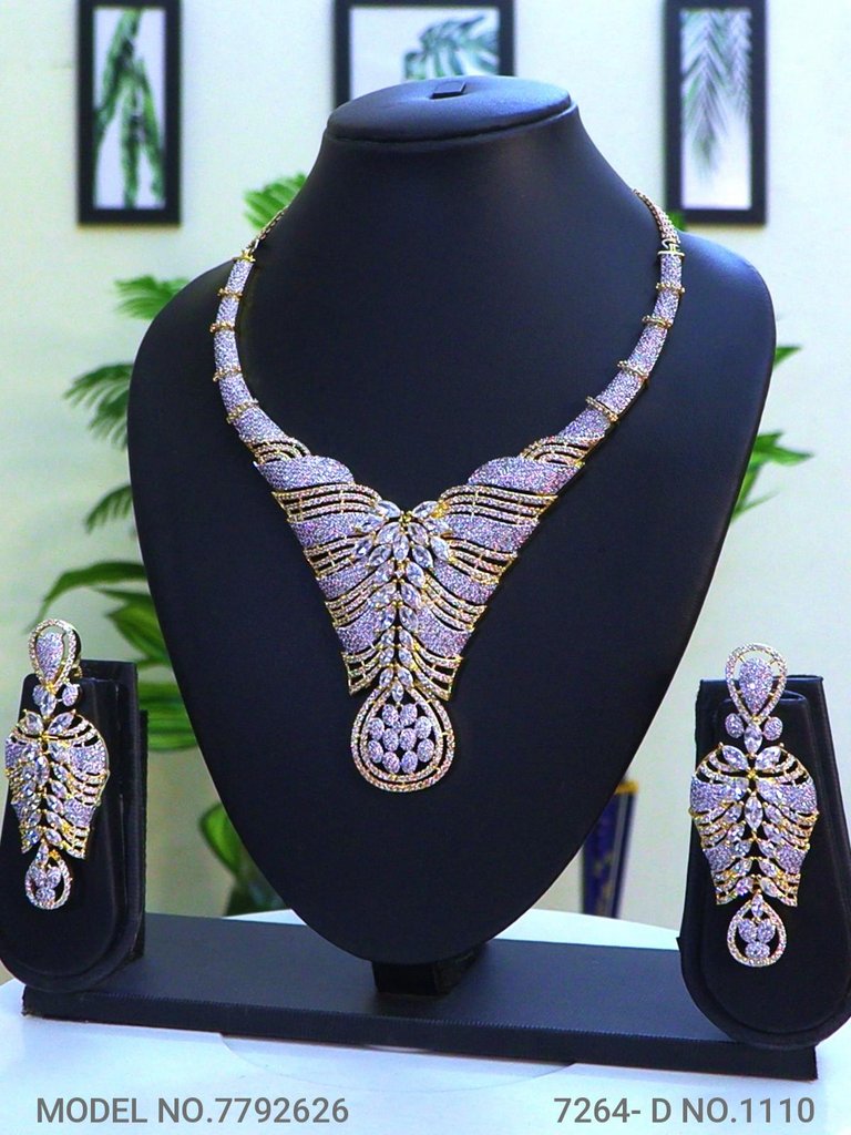 When Glamour meets Art ! - Amaara World USA - SKU 7792626