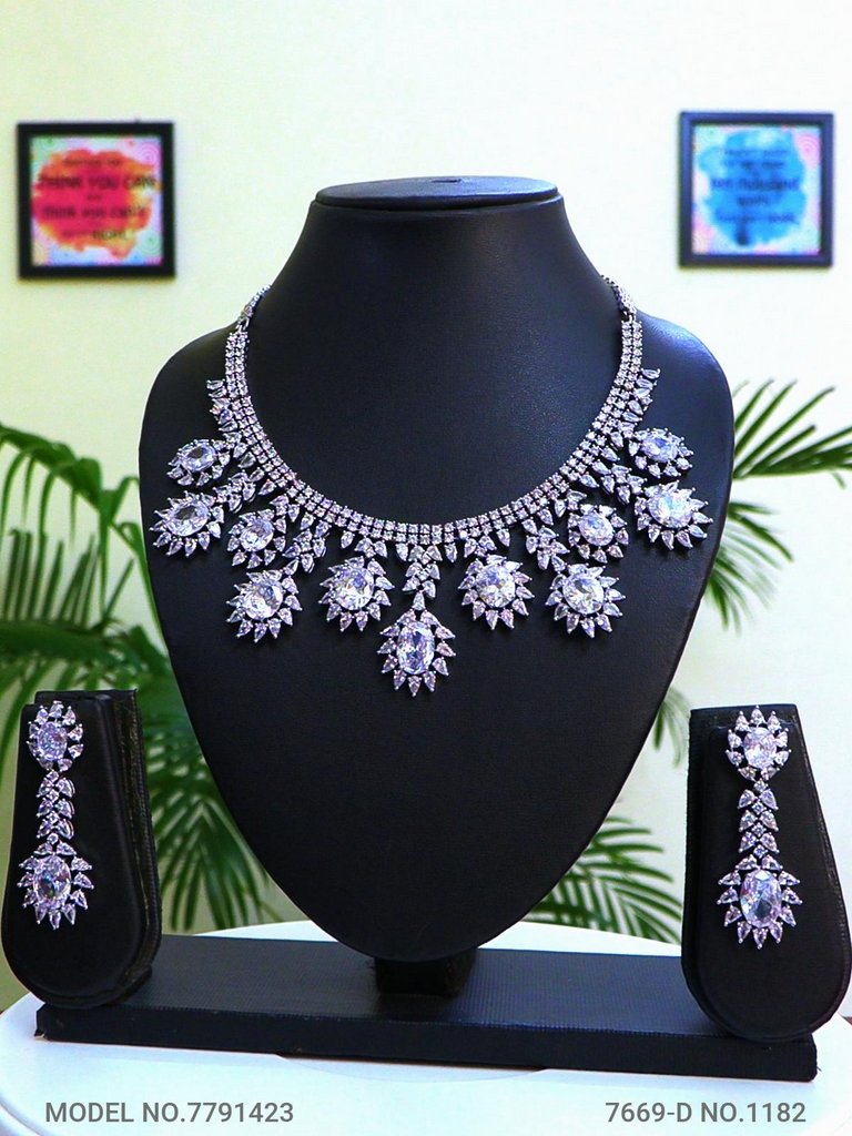 Traditional Necklaces in Trend - Style 1 - Amaara World