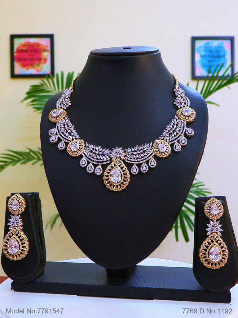 Traditional Pattern will always Stay - Style 3 - Amaara World