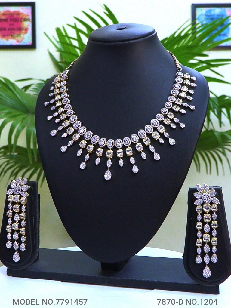 Indian Craftsmanship at its Best ! - Style 6 - Amaara World
