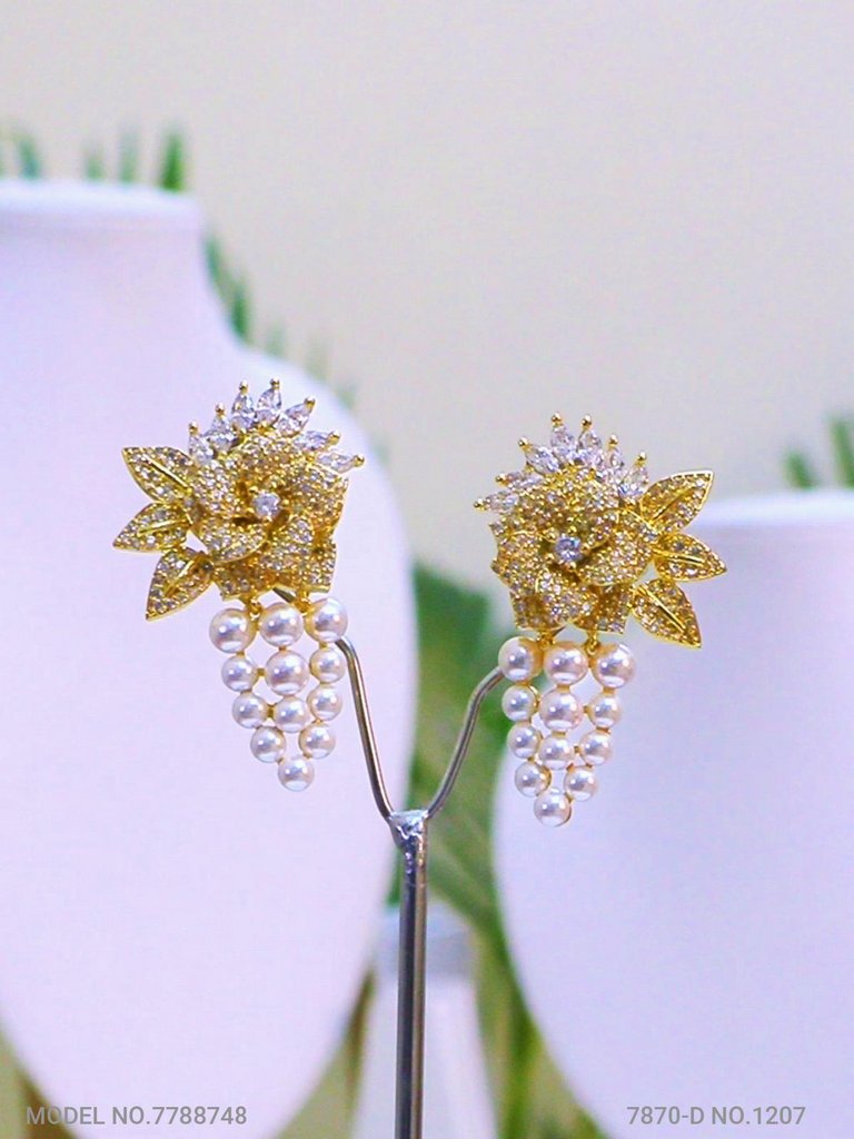 Showstopper Imitation Jewelry Set - View 3