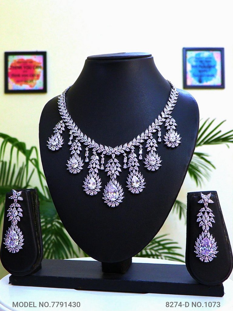 Traditional American Diamond Set - Style 1 - Amaara World