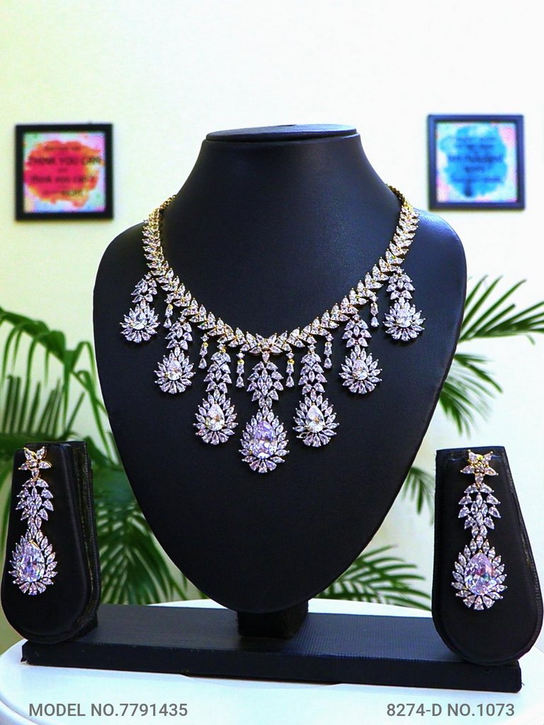 Traditional American Diamond Set - Style 3 - Amaara World