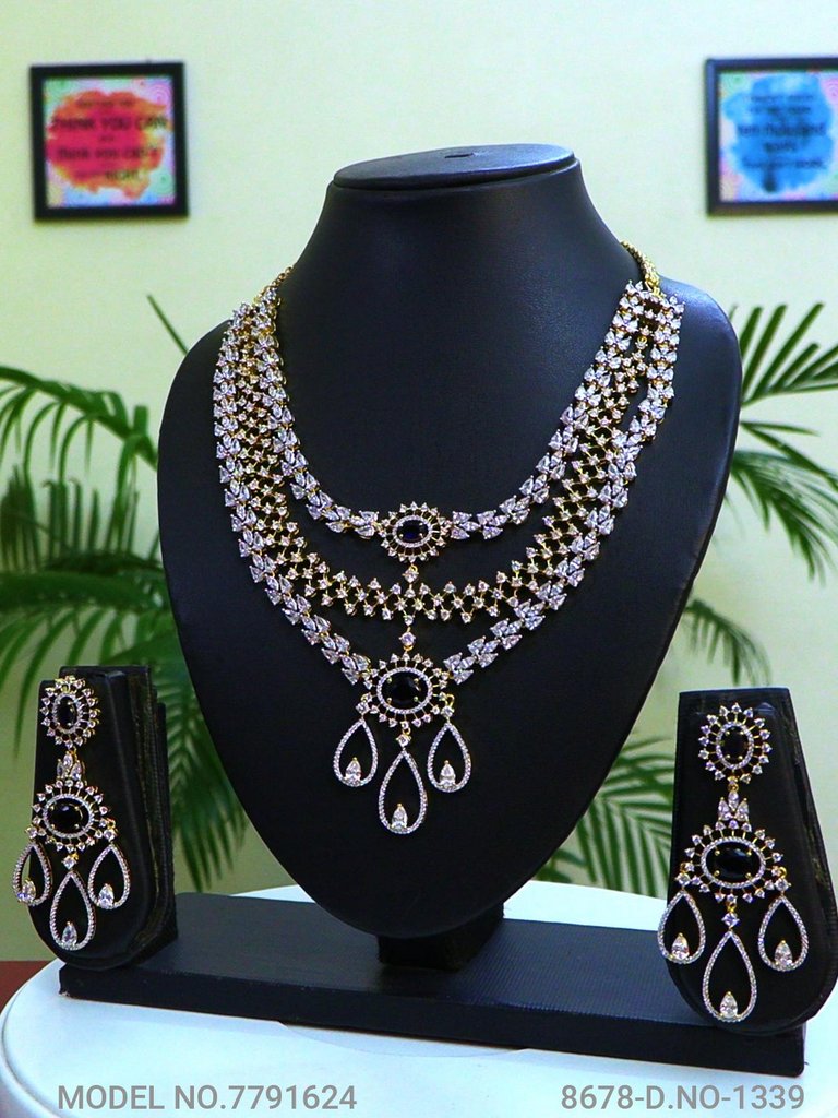 Traditional Pattern will always Stay - Style 3 - Amaara World