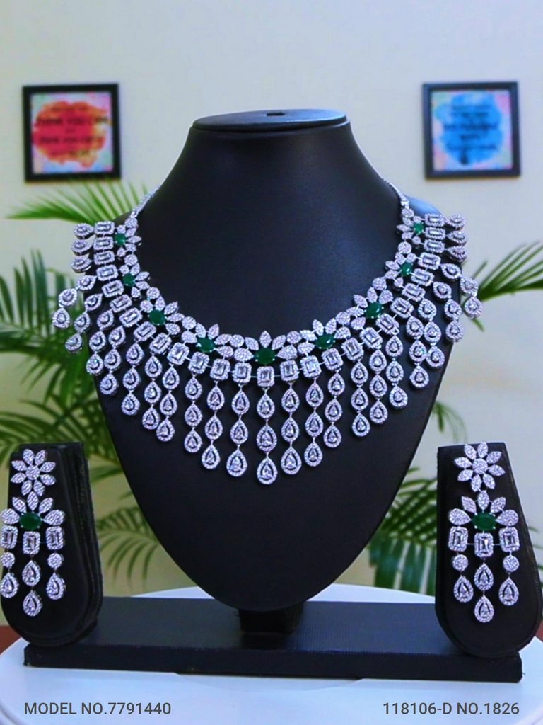 Handmade Traditional Masterpiece Zircon Jewelry Set - Style 4 - Amaara World