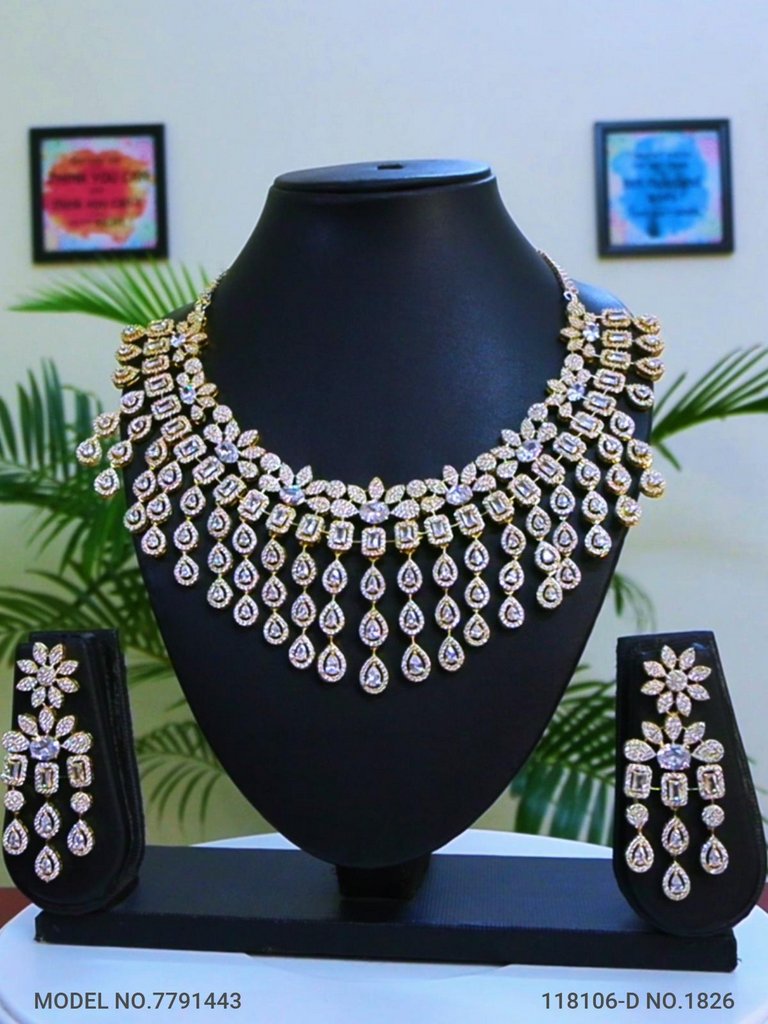 Handmade Traditional Masterpiece Zircon Jewelry Set - Style 7 - Amaara World