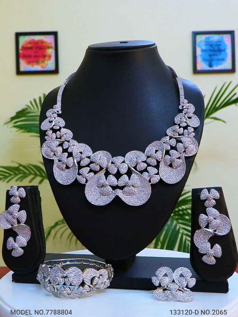 Trendy Traditional Necklace Set | Ideal Birthday Gift - Amaara World